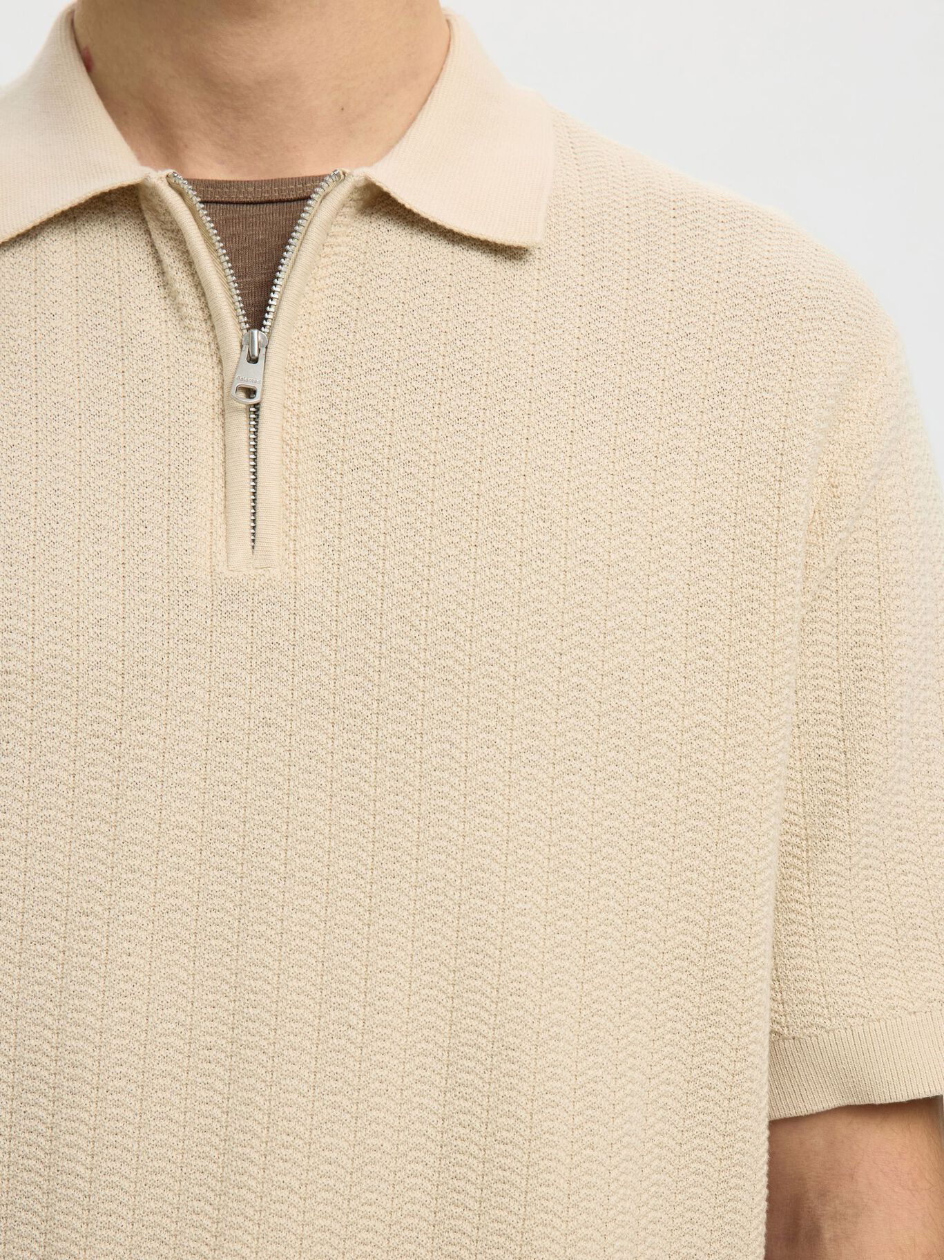 Short-sleeved knit polo shirt