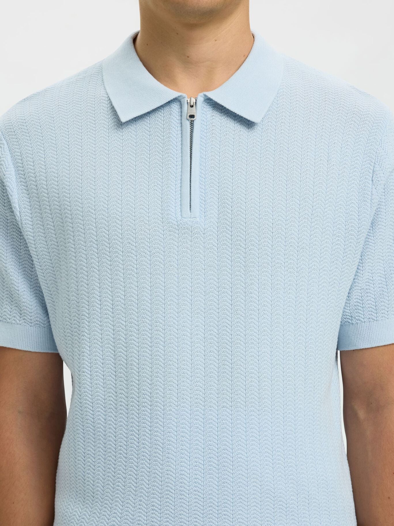 Short-sleeved knit polo shirt