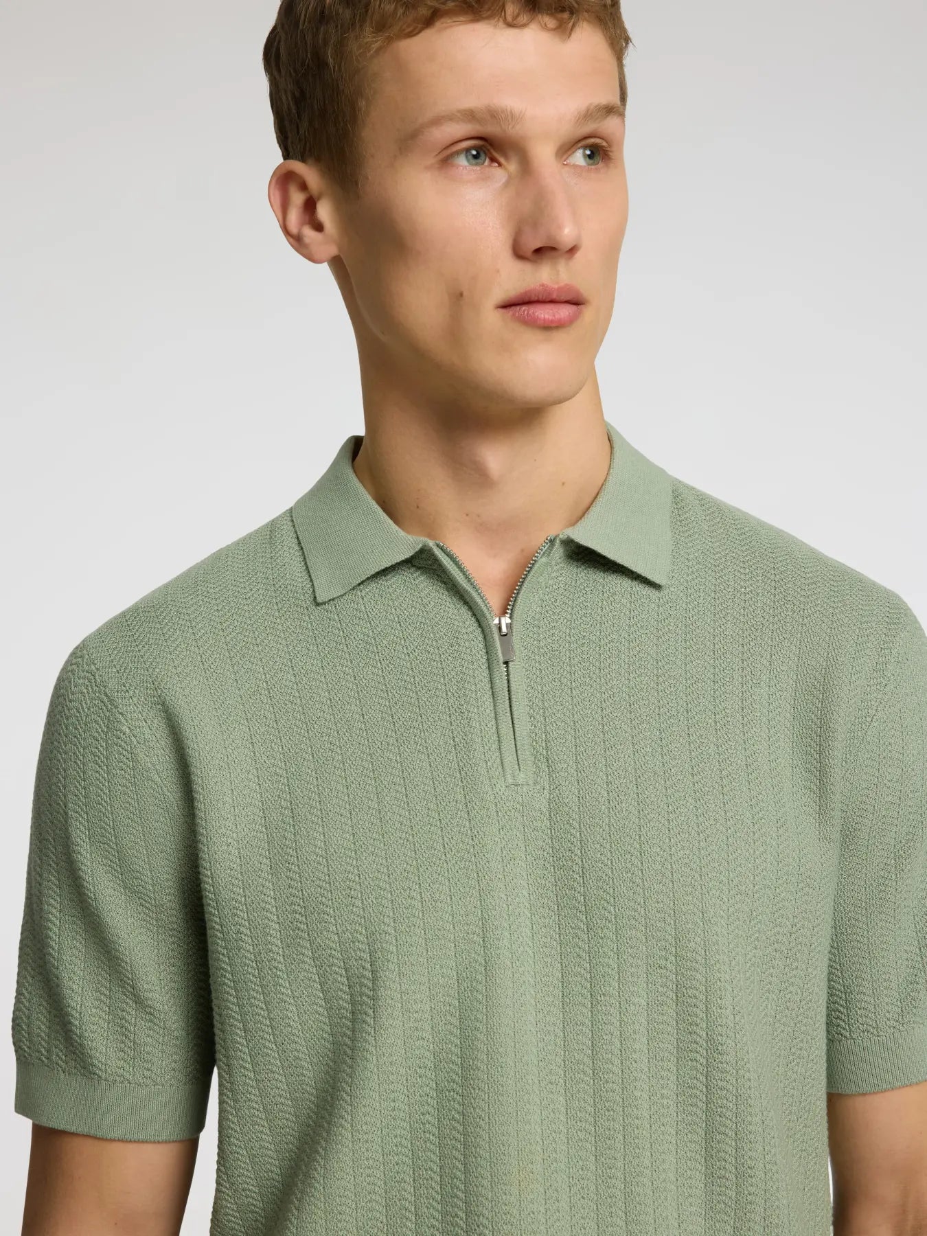 Short-sleeved knit polo shirt